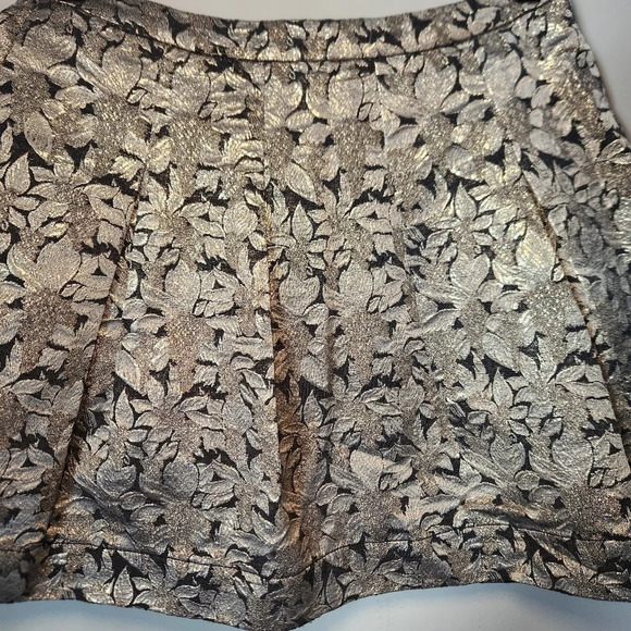Lovers + Friends | Jacquard Metallic Gold Floral Mini Skirt - Size S - Picture 2 of 13